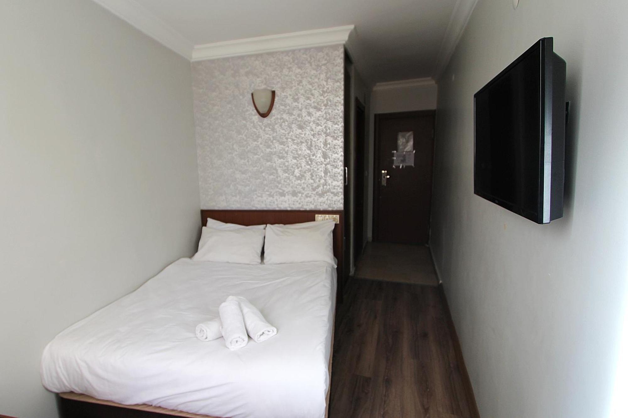 Lyon Hotel Istanboel Buitenkant foto