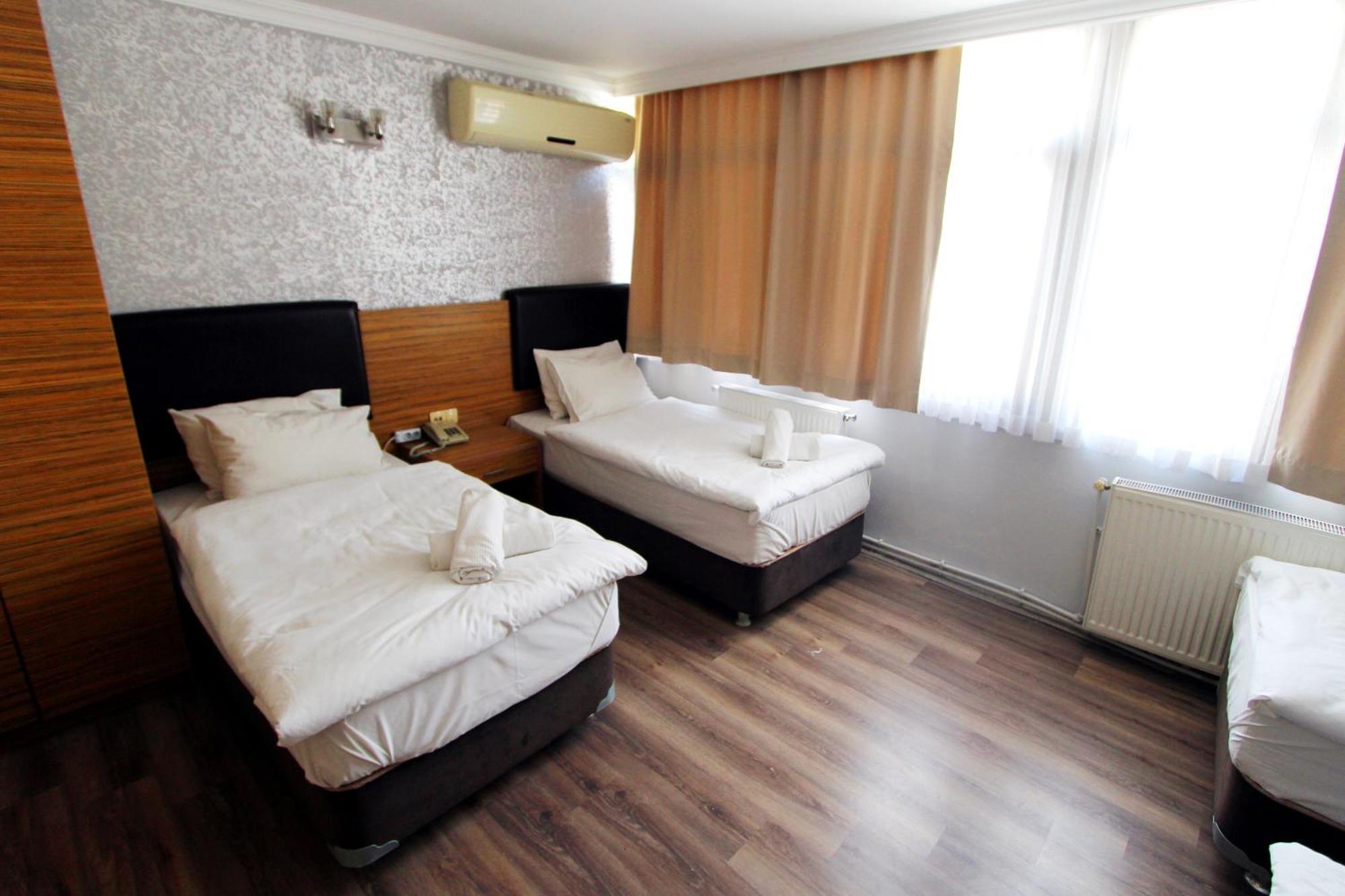 Lyon Hotel Istanboel Buitenkant foto