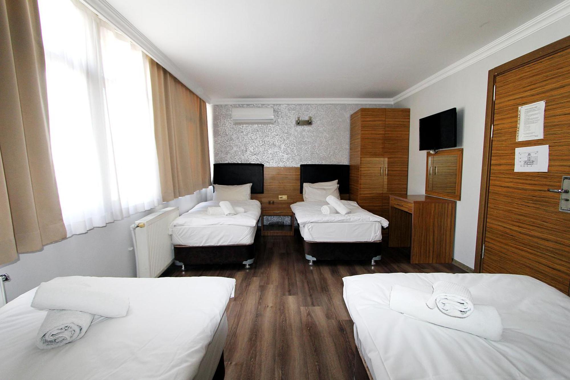 Lyon Hotel Istanboel Buitenkant foto