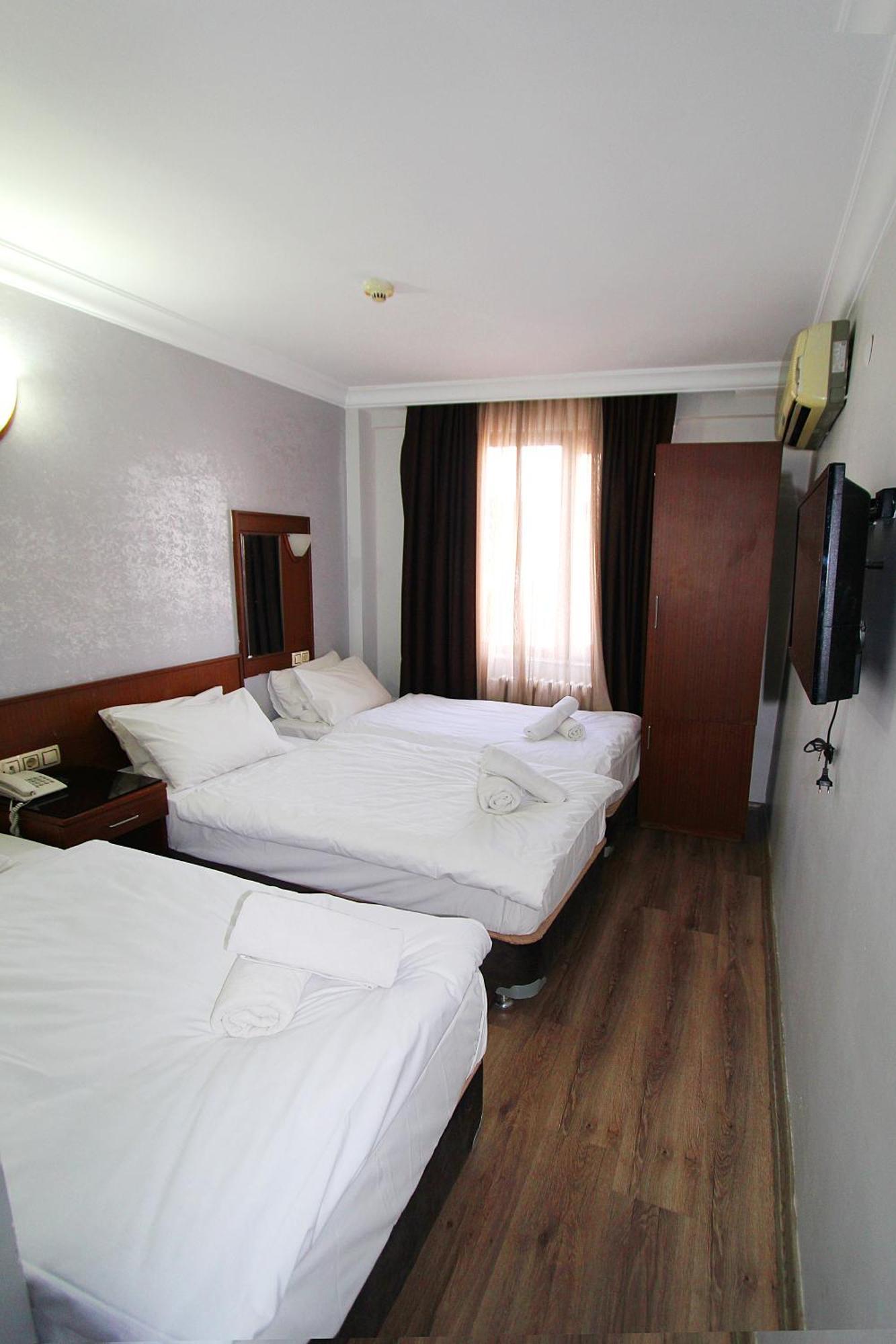 Lyon Hotel Istanboel Buitenkant foto