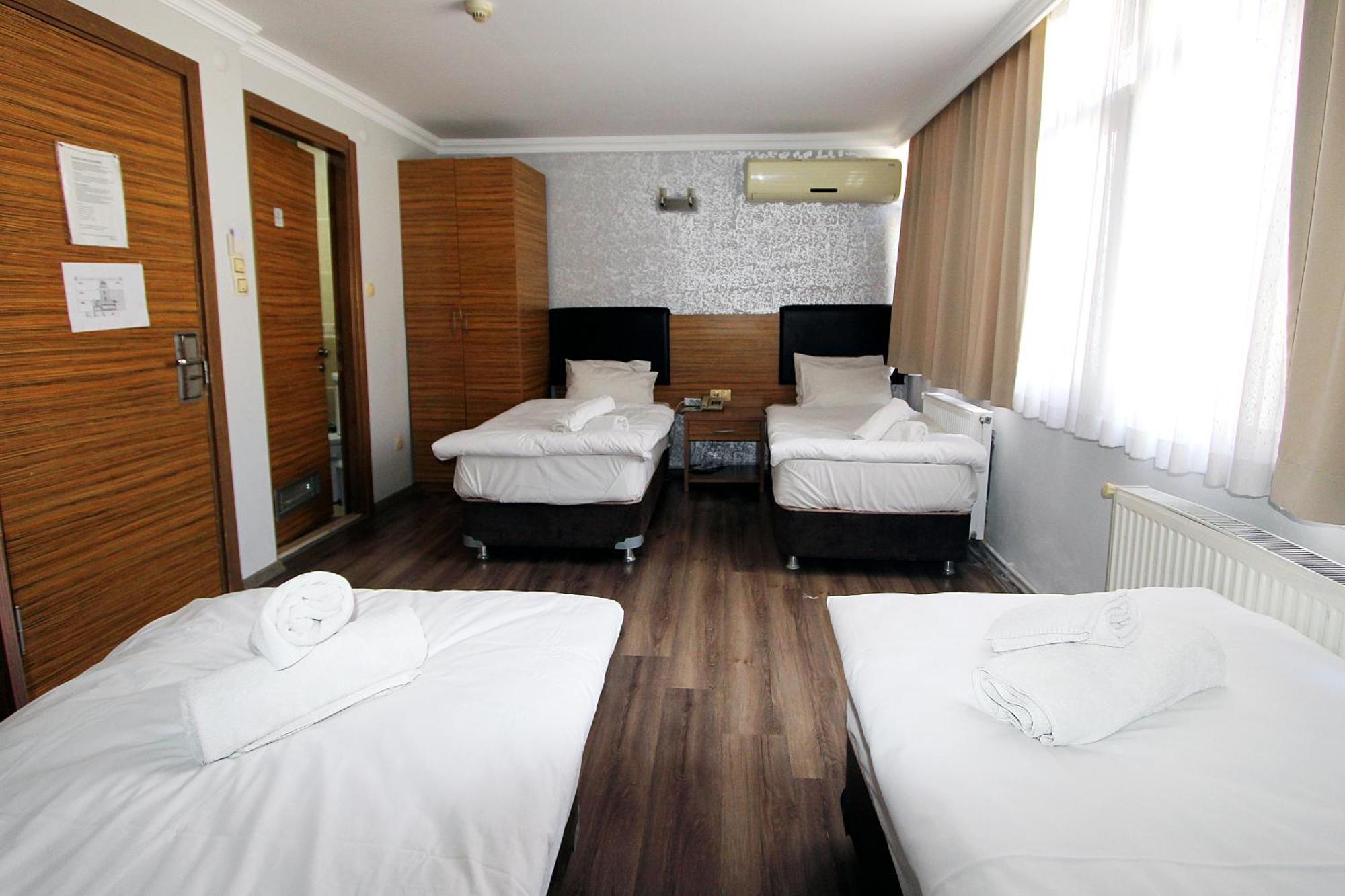 Lyon Hotel Istanboel Buitenkant foto