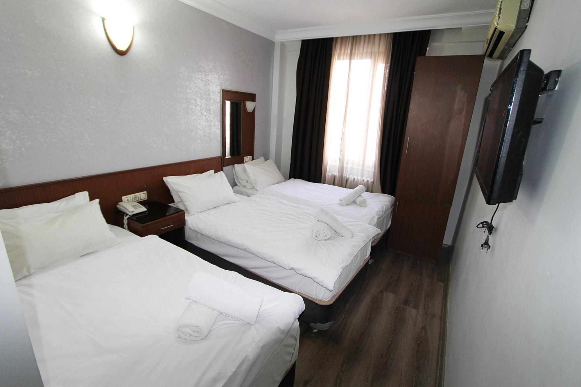 Lyon Hotel Istanboel Buitenkant foto